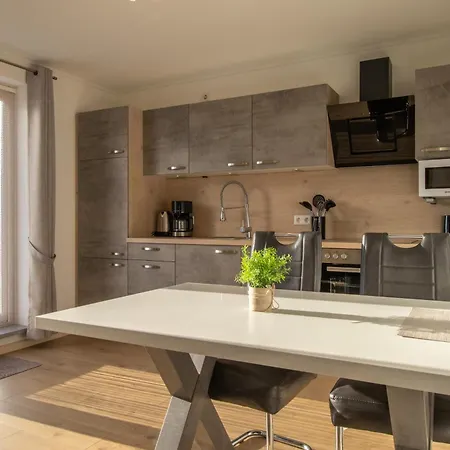 Bergblick Mit Balkon Und Garten - Familienfreundlich דירה *