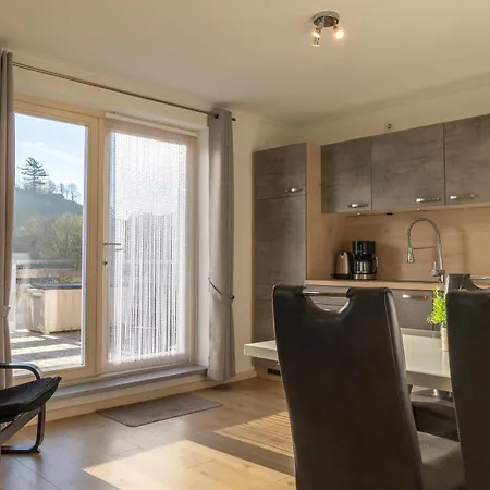 Bergblick Mit Balkon Und Garten - Familienfreundlich