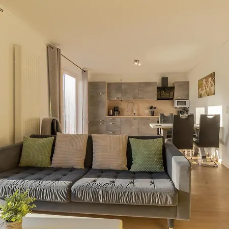 Lägenhet Bergblick Mit Balkon Und Garten - Familienfreundlich